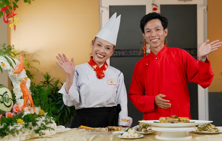 Gà trống thiến nấu đông, gói trọn vị tết vào lớp thạch trong veo