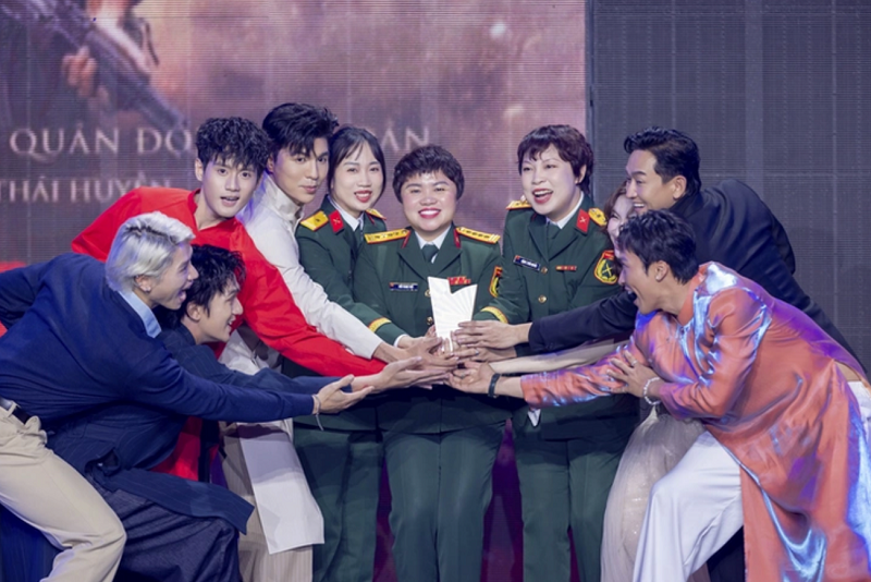 'Mưa đỏ' và Soobin ghi dấu ấn tại WeChoice Awards 2025